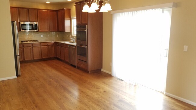 Building Photo - Beautiful 4/3/2 Fountain Valley Home Close...