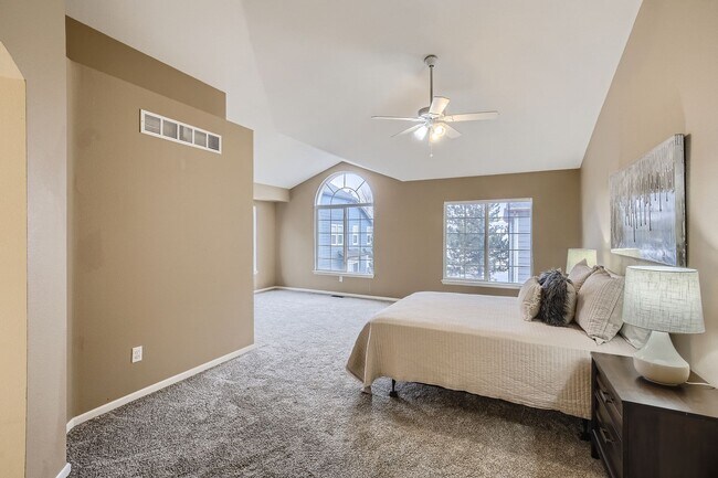 Building Photo - Updated 2B/2.5B In Summit at Rock Creek Community