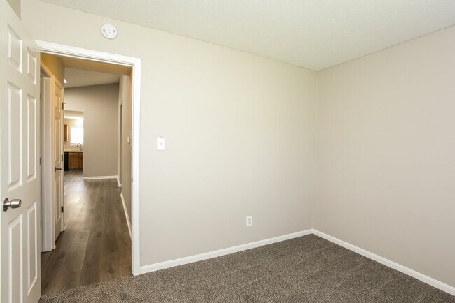 Building Photo - 7825 Jaclyn Dr