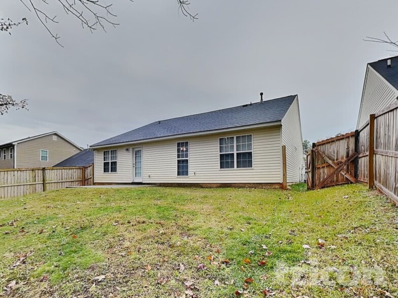 Building Photo - 5050 Elizabeth Rd