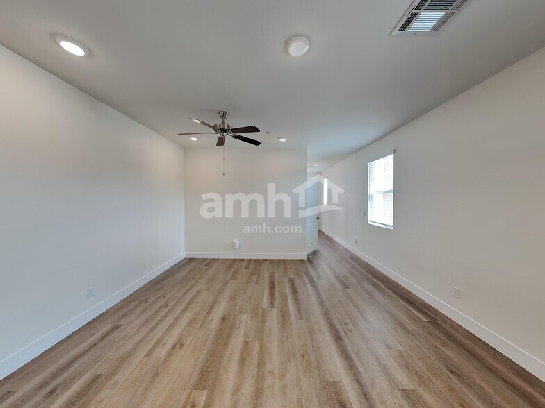 Building Photo - 541 Sacred Lotus Pl