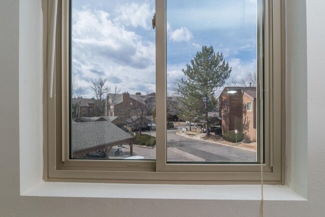 Building Photo - Spacious 3 Bedroom, 3 Bathroom Willowbrook Condo in Gunbarrel