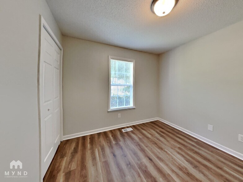 Building Photo - 589 Spaniel Ln