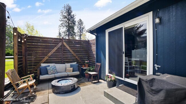 Building Photo - 1461 Elderberry Cir