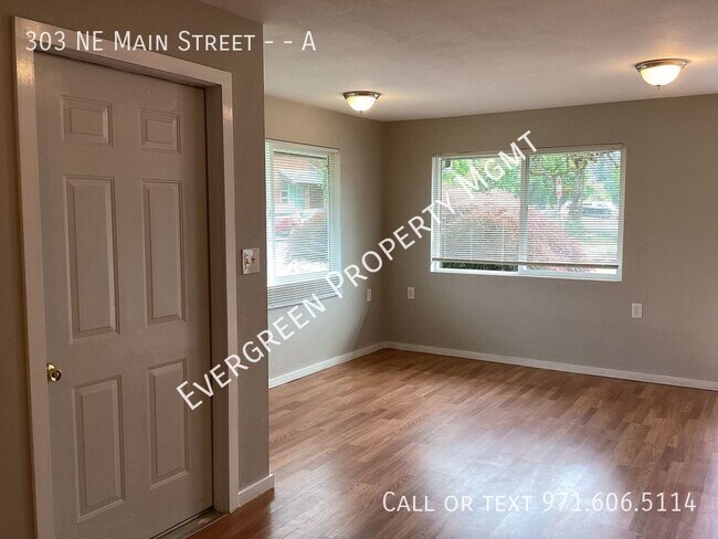 Building Photo - Quaint 2 Bdrm, 1 Bth located in the heart ...