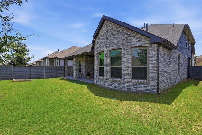 Building Photo - 509 Cedarwood St