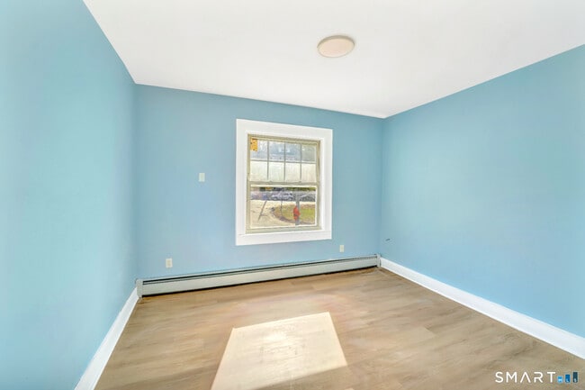 Building Photo - 341 Lincoln St