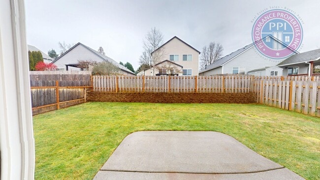 Building Photo - Two Level Cascadia Village Home with  Large Fenced Backyard ! Pet Welcome