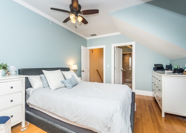 Building Photo - 39 Gardner St