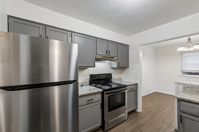 Building Photo - 3 bedroom 2.5 bath - NW Highway and Rockwell
