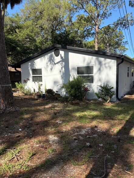Building Photo - 7133 Pinewood Dr