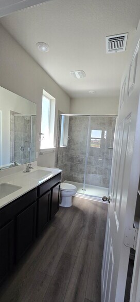 Building Photo - 1123 Stone Vly Rd