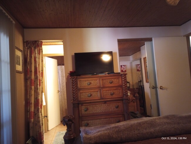 Master Bdrm. furnishings include 7 drawer Tall Dresser, Smart TV Roku system. - 281 Kaikea St