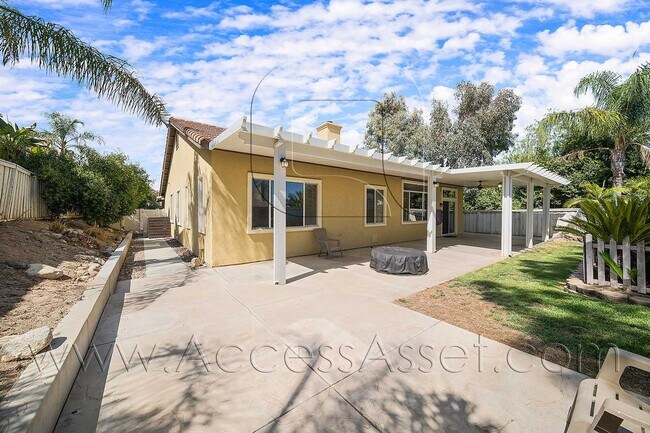 Building Photo - Elegant 4 Bed/2 Bath Home In Desirable North Shore Community!