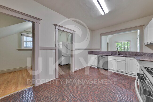 Building Photo - 3337 California St