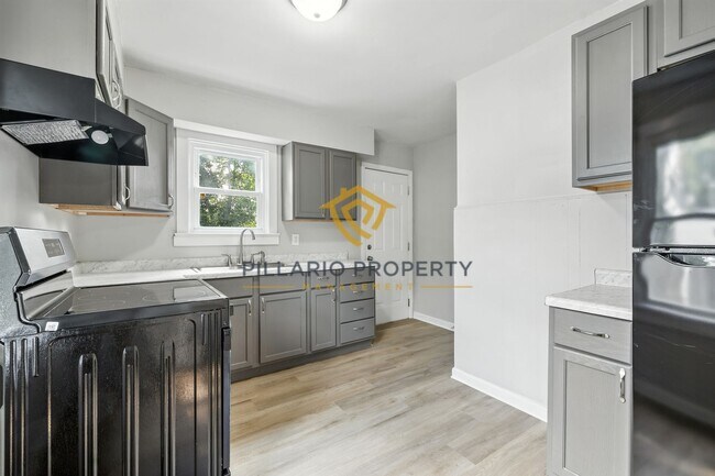 Building Photo - Beautifully Renovated 2-Bedroom Home Near Indy Motor Speedway, Available NOW!