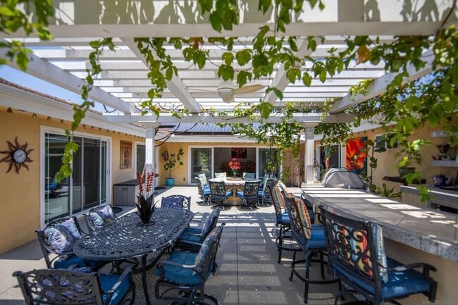 Building Photo - 1040 Alameda Blvd