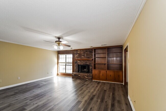 Building Photo - 928 Pheasant Hollow Dr