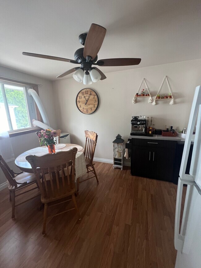 Building Photo - 34 E Drullard Ave