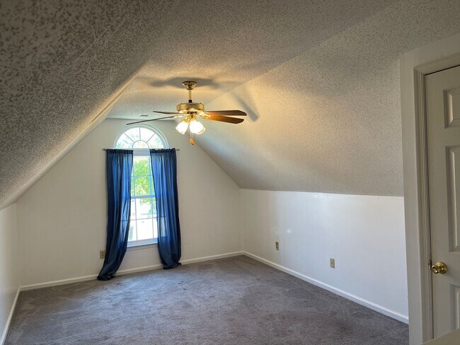 Building Photo - Beautiful 4-Bedroom Ranch in Courthouse Es...