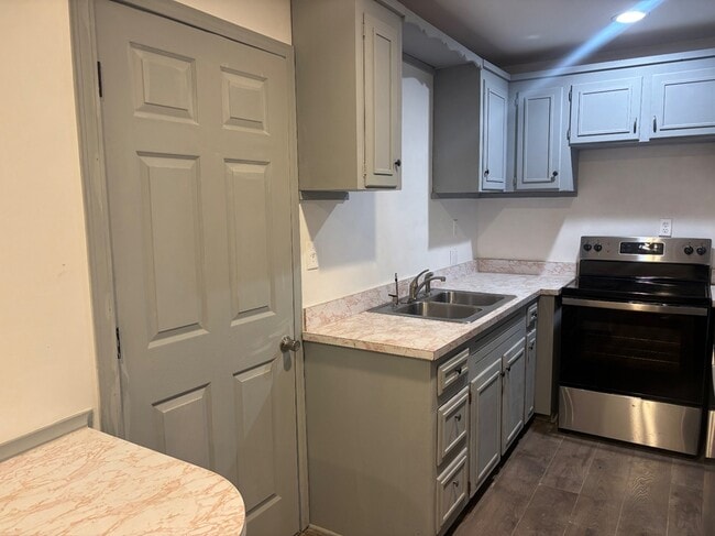 Building Photo - 1325 Circle Dr