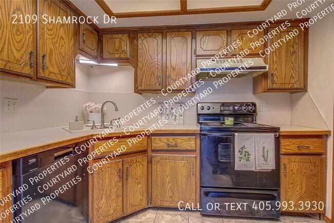 Building Photo - 2109 Shamrock Dr