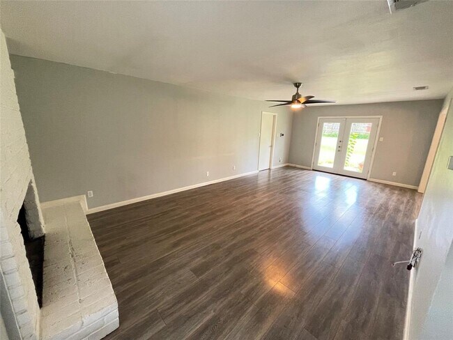 Building Photo - 8436 Jamestown Dr