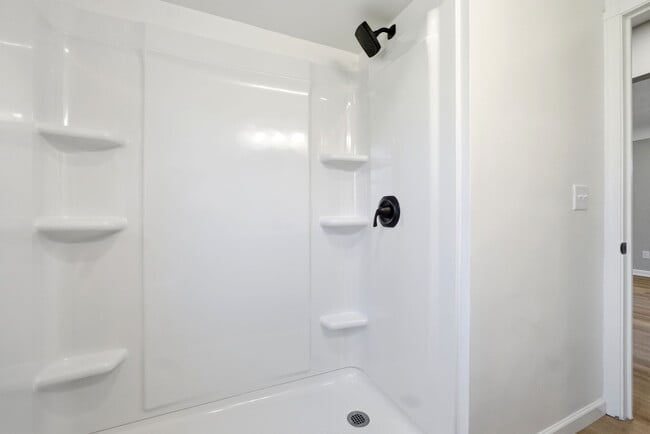 Building Photo - 3735 Richlawn Rd