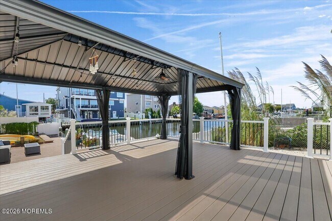 Building Photo - 774 Nassau Dr