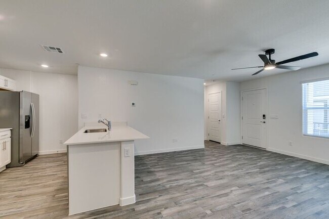 Building Photo - Beautiful New 3 Bed / 2.5 Bath Townhome 89178