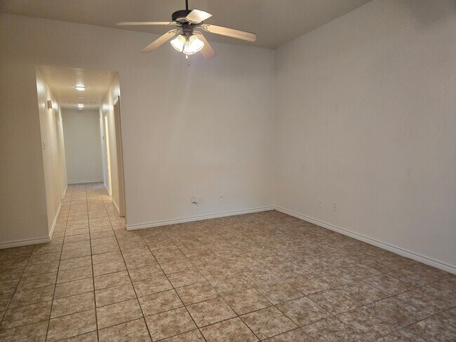 Building Photo - 3710 Oldenburg Ln