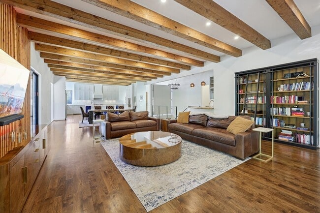 Building Photo - 8635 San Leandro Dr