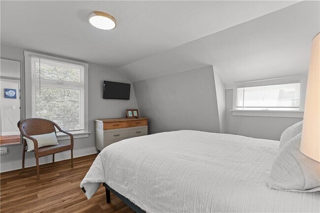 Building Photo - 46 Cottage Ave