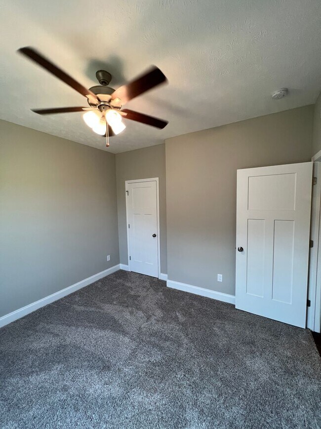 Building Photo - 406 St George Wy