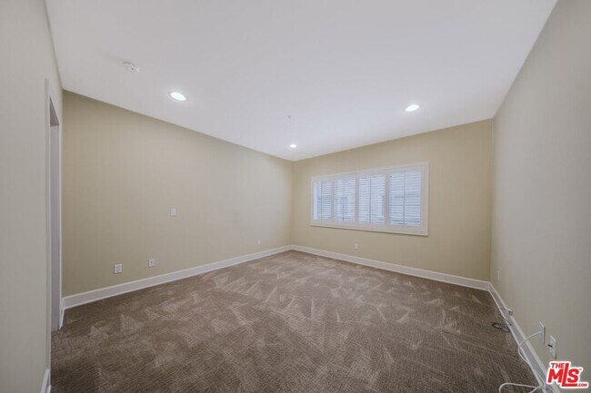 Building Photo - 937 12th St