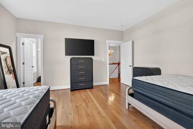 Building Photo - 3925 Ashwood Pl