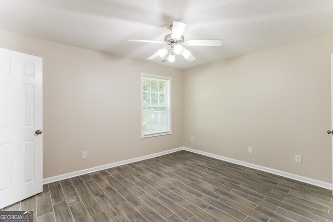 Building Photo - 719 Woodwind Dr