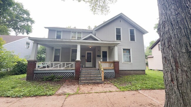 Building Photo - 717 Jackson St