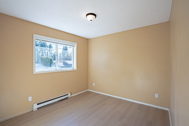 Building Photo - 4228 E 35th Ave