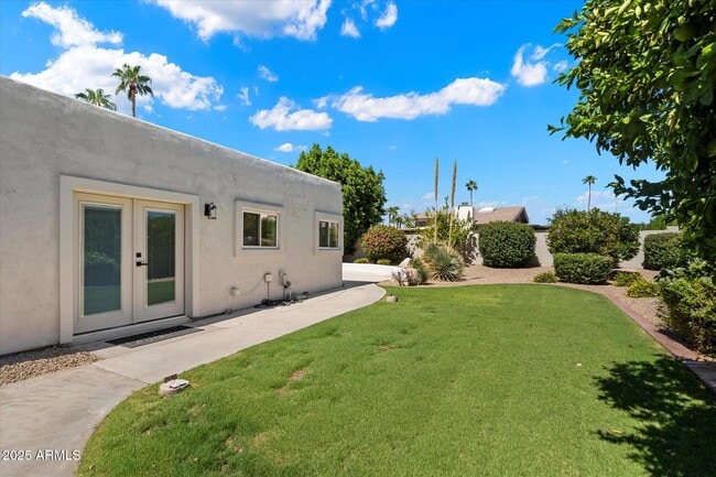 Building Photo - 8338 E San Rafael Dr