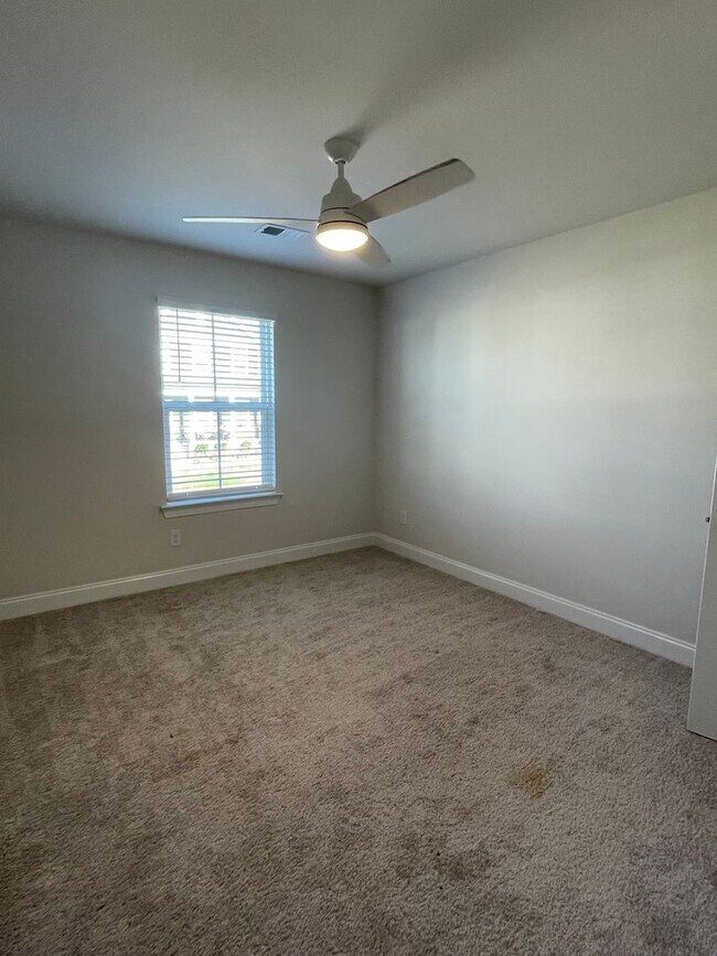 Building Photo - 1520 Henderson Pt Aly