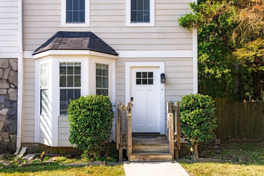 Building Photo - 1871 Grant Ct