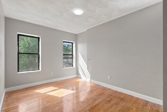 Building Photo - 183 Chestnut St
