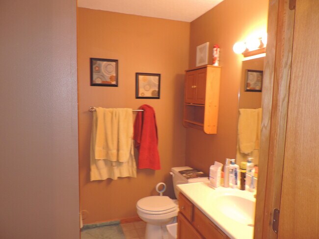 Building Photo - 20 Cherry Ct