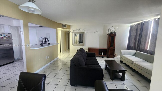 Building Photo - 1301 NE Miami Gardens Dr