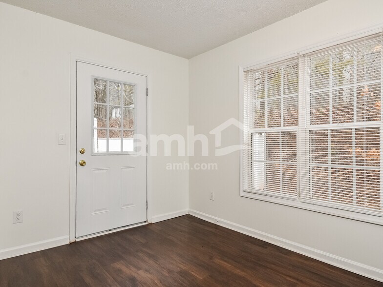 Building Photo - 137 Cameron Way Cir