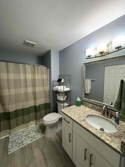 Building Photo - 1234 River Oaks Dr