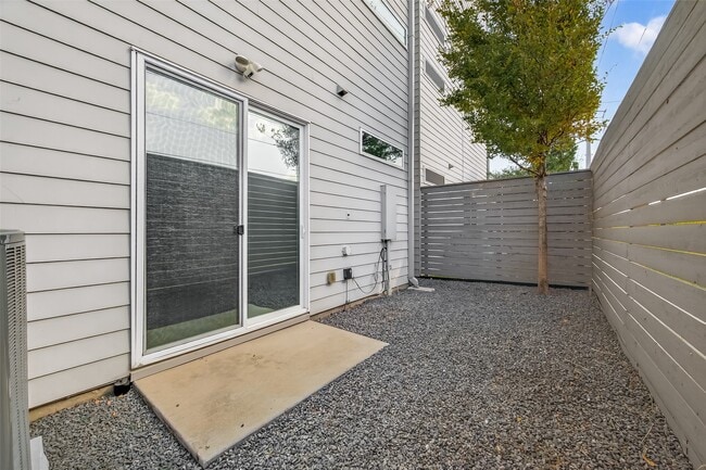 Building Photo - 5919 E Post Oak Ln