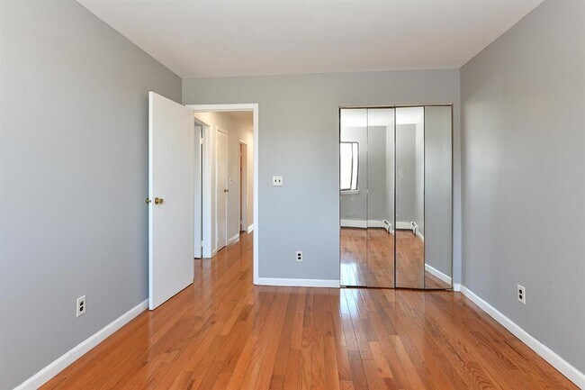 Building Photo - 1308 46th St