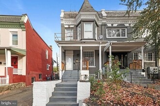 Building Photo - 1377 Quincy St NW